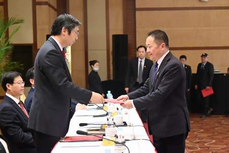 赏金国际集团党委召开2021年度全面从严治党工作会议