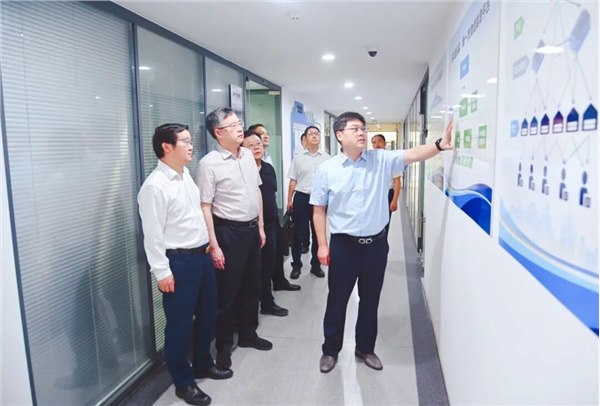 省国资委副主任、党委委员勾凤诚到赏金国际集团调研